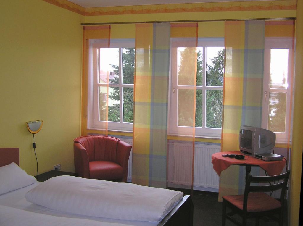 Hotel Pfaffenhof Lich Quarto foto
