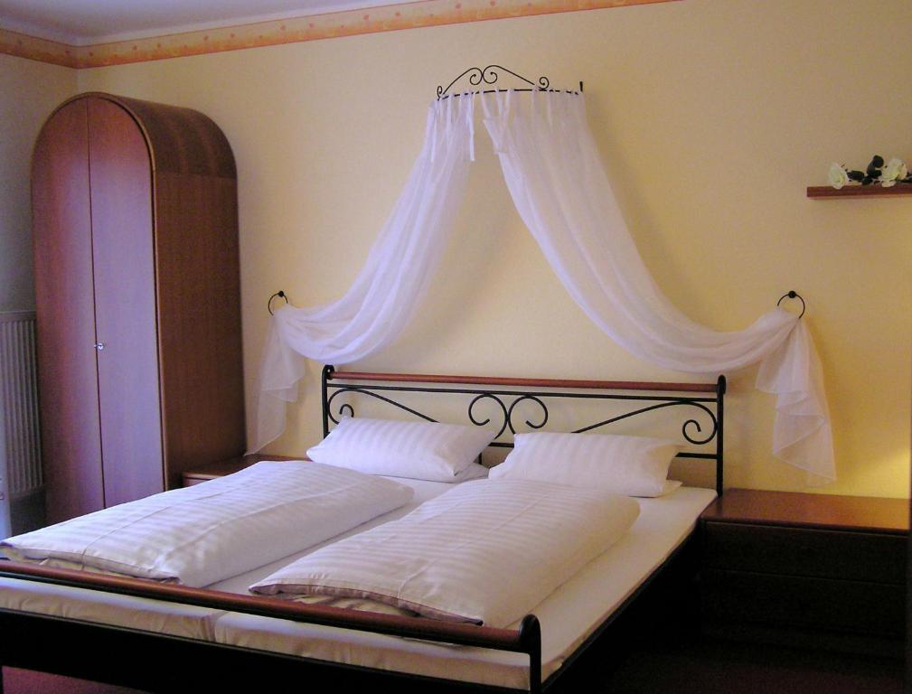 Hotel Pfaffenhof Lich Quarto foto